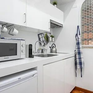 https://elegance-home-near-trevi-fountain.it-romehotels.com