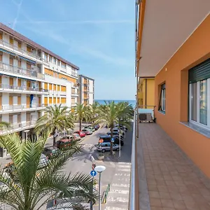 https://domitilla-house.hotelitalianriviera.com